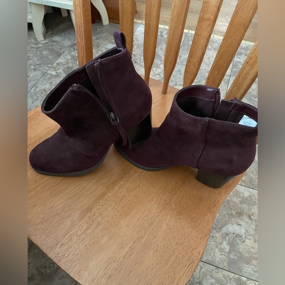 Deep burgundy size 8 booties worn once. - Picture 4 of 8